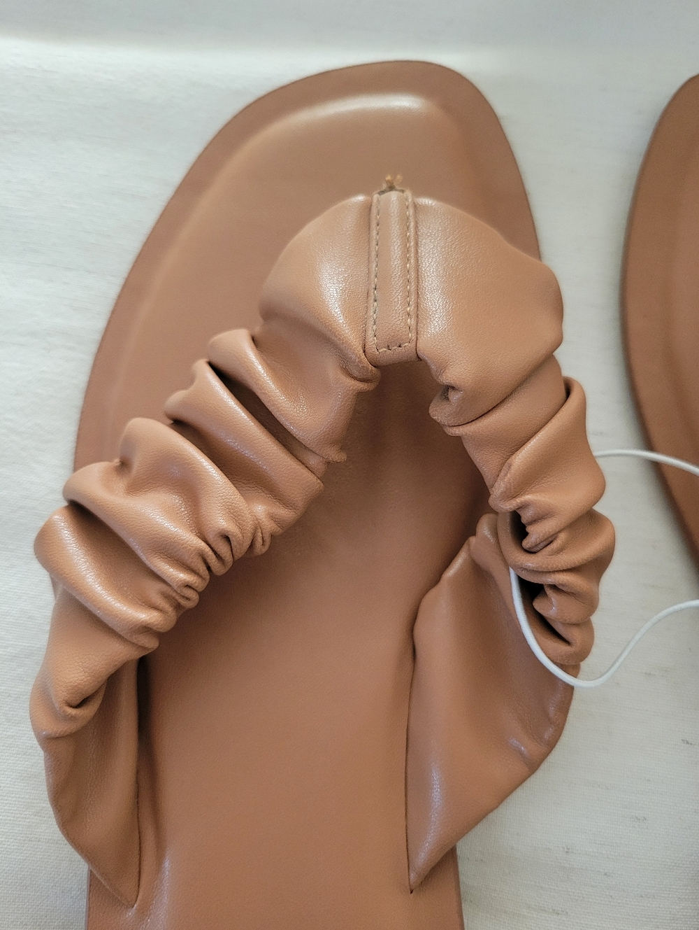a new day Ruched Toe-Loop Sandal in Taupe 9.5 - Picture 5 of 6